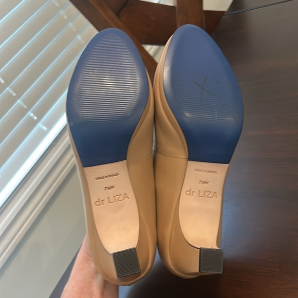 Dr LIZA Sneaker Pump Golden Sand Leather Closed Toe Heels Size 7.5 Wide - Picture 11 of 15